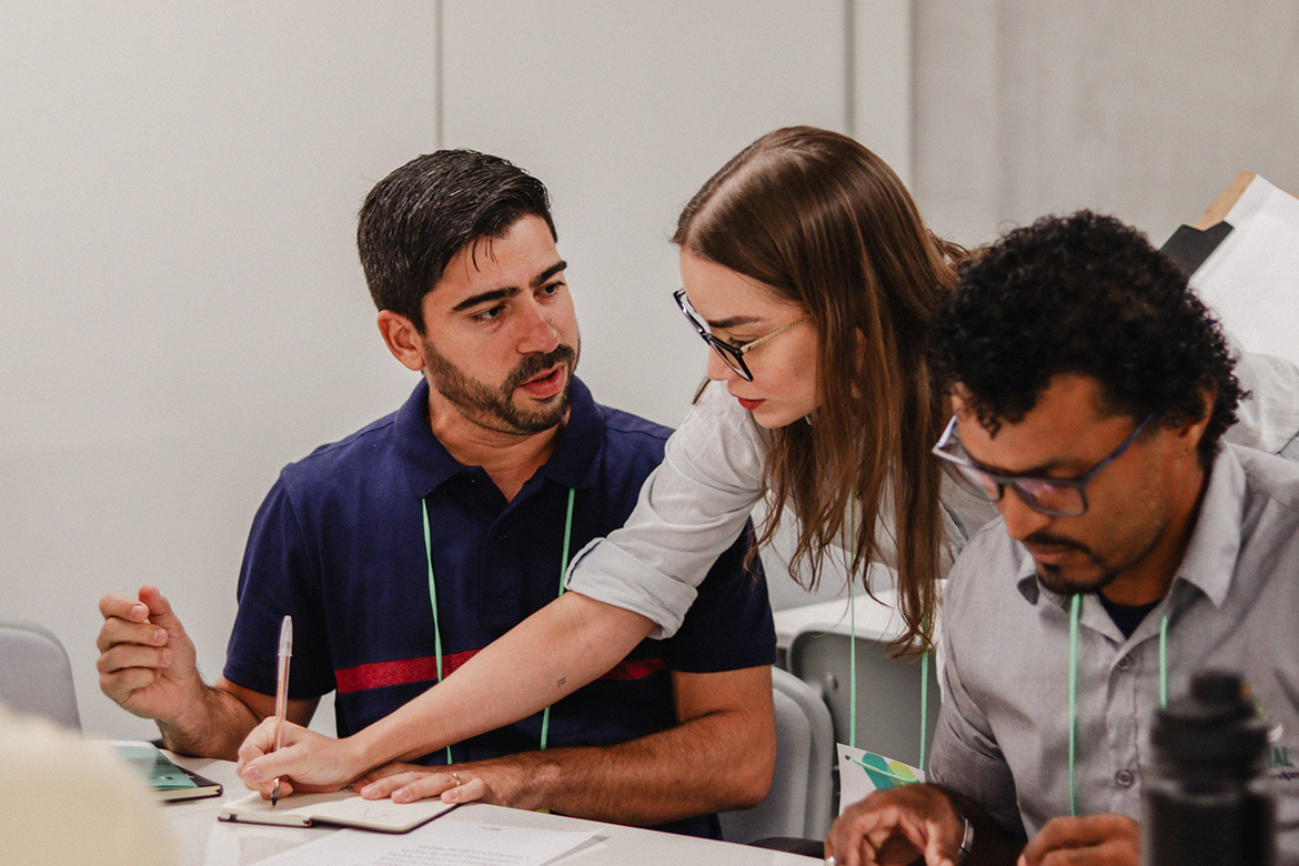 Participantes da Imersão para Líderes em dinâmica de grupo